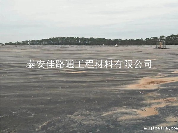 沼气池黑膜运输“三字诀”：稳、护、查